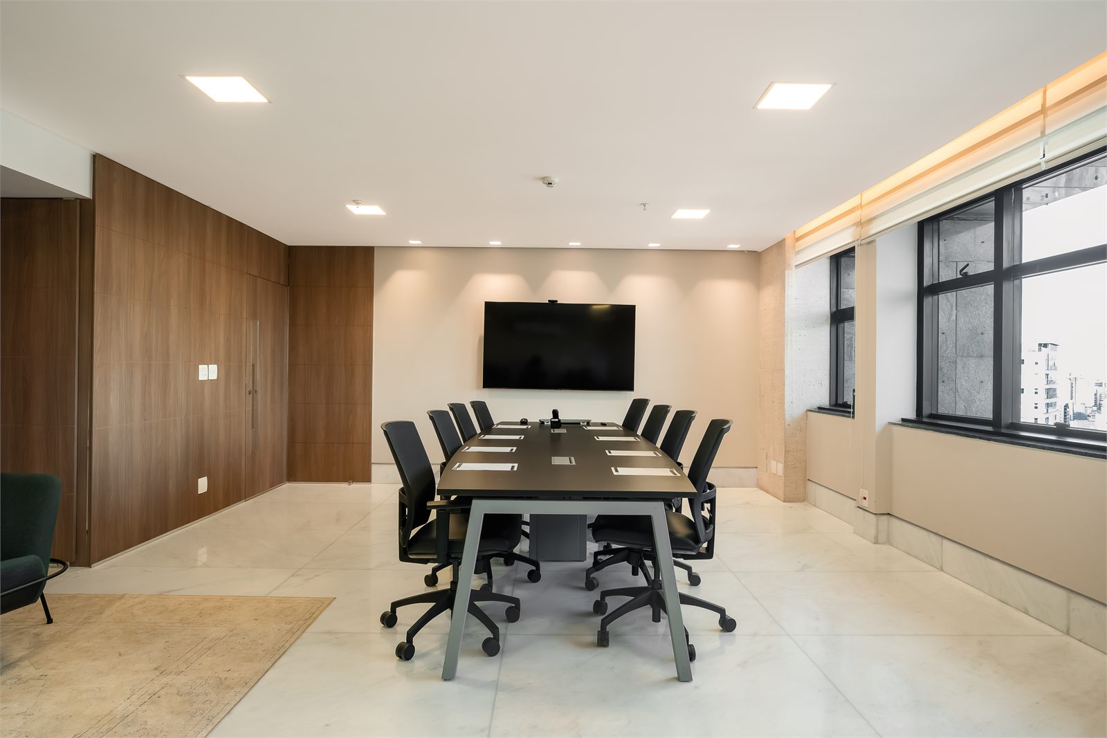 Sala de reunião preparada para receber clientes